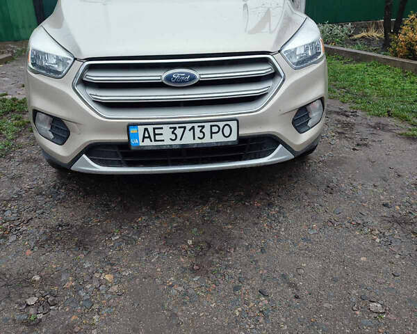 Бежевый Форд Эскейп, объемом двигателя 2 л и пробегом 108 тыс. км за 14000 $, фото 2 на Automoto.ua