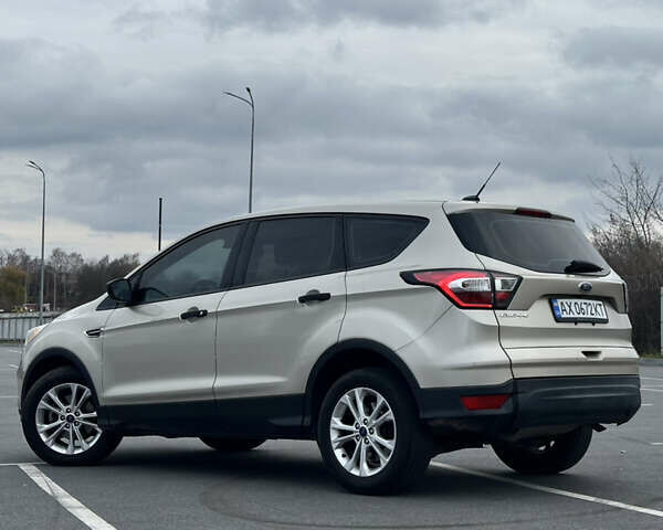 Бежевый Форд Эскейп, объемом двигателя 2.49 л и пробегом 110 тыс. км за 13300 $, фото 1 на Automoto.ua