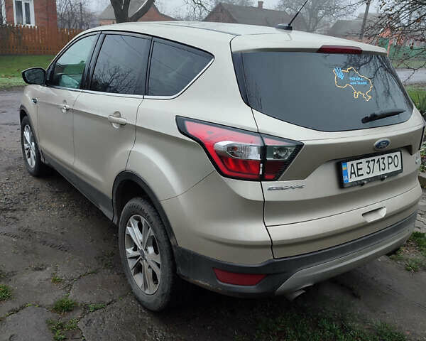 Бежевый Форд Эскейп, объемом двигателя 2 л и пробегом 108 тыс. км за 14000 $, фото 3 на Automoto.ua