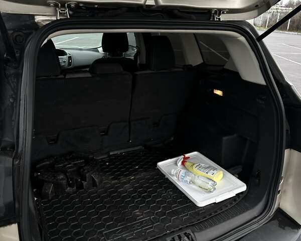 Бежевый Форд Эскейп, объемом двигателя 2.49 л и пробегом 110 тыс. км за 13300 $, фото 12 на Automoto.ua