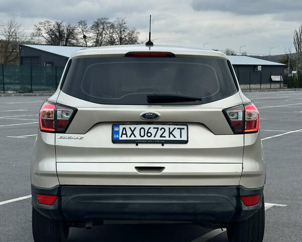 Бежевый Форд Эскейп, объемом двигателя 2.49 л и пробегом 110 тыс. км за 13300 $, фото 3 на Automoto.ua