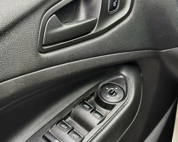 Бежевый Форд Эскейп, объемом двигателя 2.49 л и пробегом 110 тыс. км за 13300 $, фото 11 на Automoto.ua