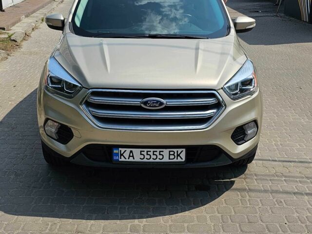 Бежевый Форд Эскейп, объемом двигателя 2 л и пробегом 133 тыс. км за 14500 $, фото 7 на Automoto.ua