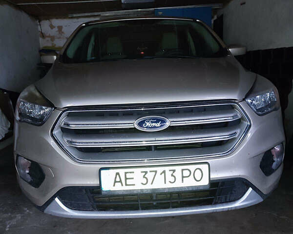 Бежевый Форд Эскейп, объемом двигателя 2 л и пробегом 108 тыс. км за 14000 $, фото 5 на Automoto.ua