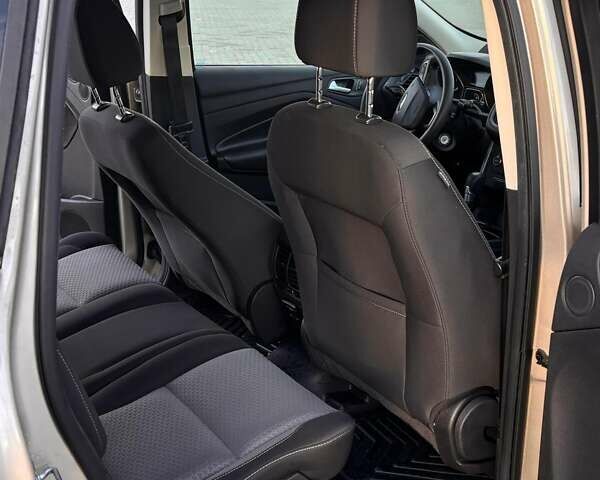 Бежевый Форд Эскейп, объемом двигателя 0 л и пробегом 164 тыс. км за 10899 $, фото 12 на Automoto.ua