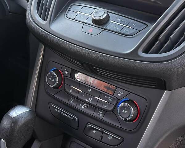 Бежевый Форд Эскейп, объемом двигателя 0 л и пробегом 164 тыс. км за 10900 $, фото 7 на Automoto.ua