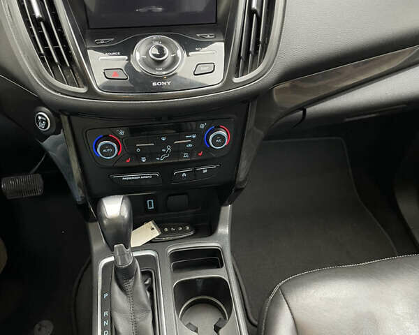 Бежевий Форд Ескейп, об'ємом двигуна 1.5 л та пробігом 227 тис. км за 13400 $, фото 10 на Automoto.ua