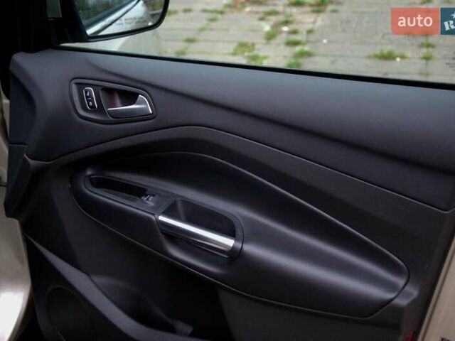 Бежевый Форд Эскейп, объемом двигателя 2 л и пробегом 141 тыс. км за 14900 $, фото 33 на Automoto.ua