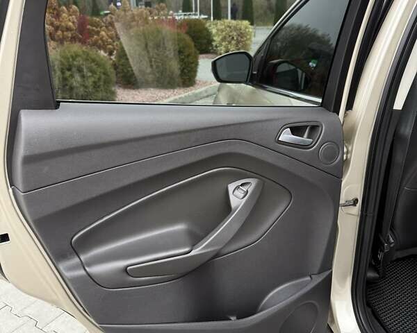 Бежевый Форд Эскейп, объемом двигателя 2 л и пробегом 118 тыс. км за 14000 $, фото 11 на Automoto.ua