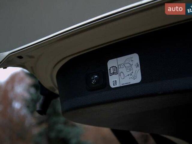 Бежевый Форд Эскейп, объемом двигателя 2 л и пробегом 141 тыс. км за 14900 $, фото 36 на Automoto.ua