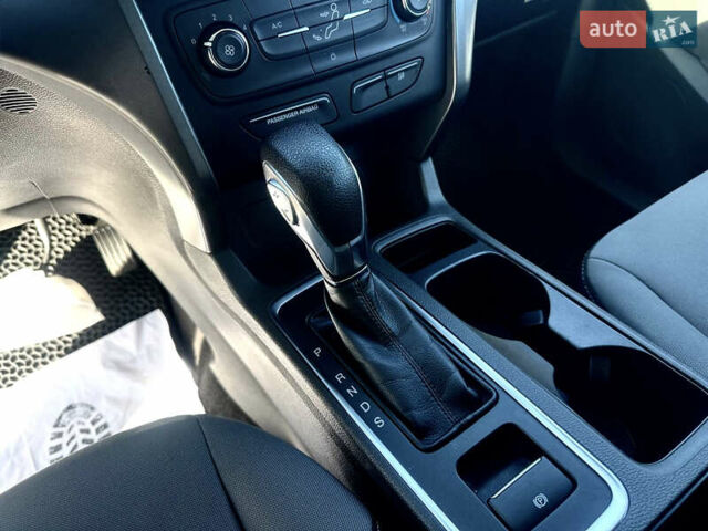 Бежевый Форд Эскейп, объемом двигателя 2.5 л и пробегом 190 тыс. км за 10199 $, фото 17 на Automoto.ua