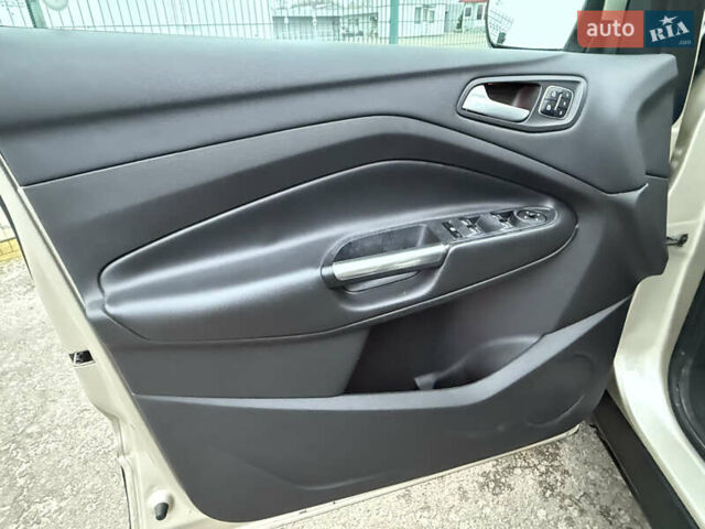 Бежевый Форд Эскейп, объемом двигателя 2 л и пробегом 128 тыс. км за 15990 $, фото 9 на Automoto.ua