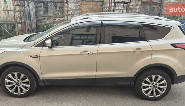 Бежевый Форд Эскейп, объемом двигателя 2 л и пробегом 178 тыс. км за 17000 $, фото 4 на Automoto.ua