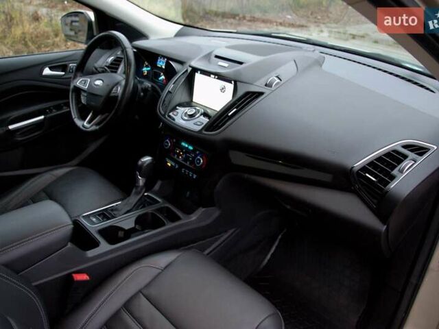 Бежевый Форд Эскейп, объемом двигателя 2 л и пробегом 141 тыс. км за 14900 $, фото 32 на Automoto.ua