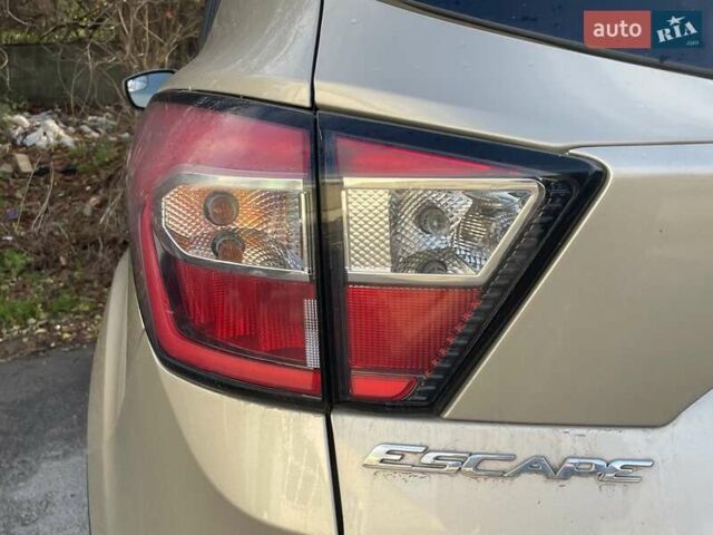 Бежевый Форд Эскейп, объемом двигателя 1.5 л и пробегом 235 тыс. км за 9350 $, фото 13 на Automoto.ua