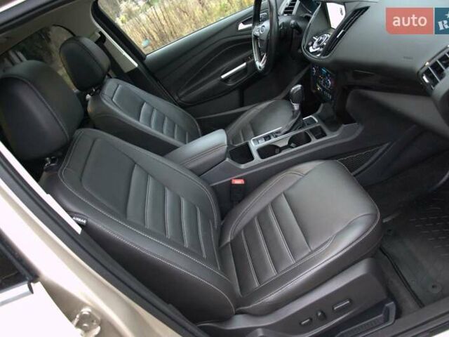 Бежевый Форд Эскейп, объемом двигателя 2 л и пробегом 141 тыс. км за 14900 $, фото 30 на Automoto.ua