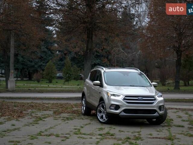 Бежевый Форд Эскейп, объемом двигателя 2 л и пробегом 141 тыс. км за 14900 $, фото 3 на Automoto.ua