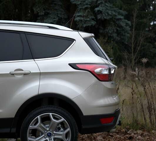 Бежевый Форд Эскейп, объемом двигателя 2 л и пробегом 141 тыс. км за 14900 $, фото 10 на Automoto.ua