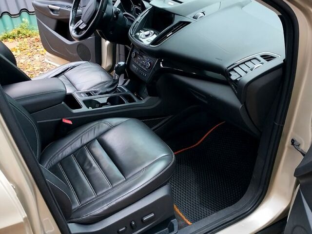 Бежевый Форд Эскейп, объемом двигателя 2 л и пробегом 130 тыс. км за 15500 $, фото 7 на Automoto.ua