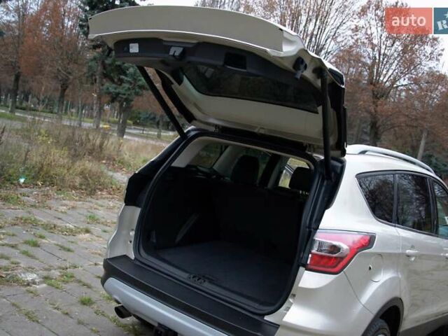 Бежевый Форд Эскейп, объемом двигателя 2 л и пробегом 141 тыс. км за 14900 $, фото 37 на Automoto.ua