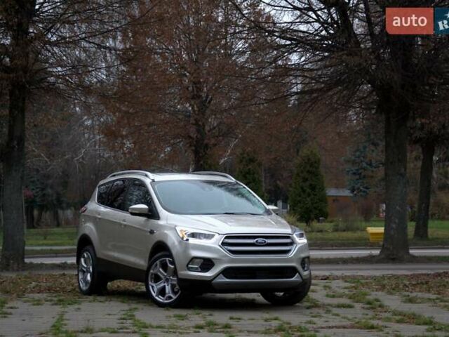 Бежевый Форд Эскейп, объемом двигателя 2 л и пробегом 141 тыс. км за 14900 $, фото 2 на Automoto.ua