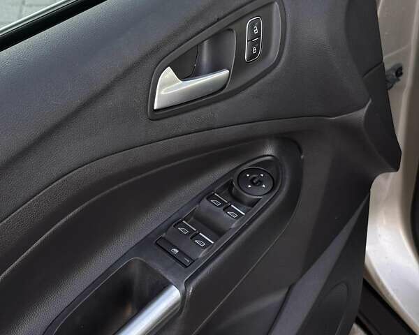 Бежевый Форд Эскейп, объемом двигателя 0 л и пробегом 164 тыс. км за 10900 $, фото 5 на Automoto.ua