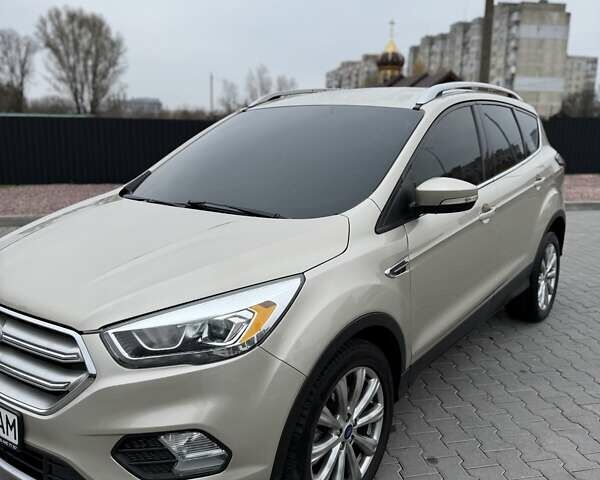 Бежевый Форд Эскейп, объемом двигателя 2 л и пробегом 118 тыс. км за 14000 $, фото 6 на Automoto.ua