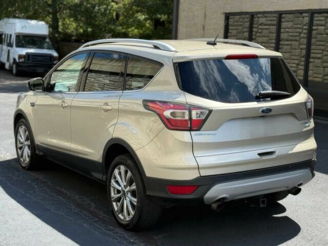 Бежевый Форд Эскейп, объемом двигателя 1.5 л и пробегом 57 тыс. км за 3700 $, фото 4 на Automoto.ua