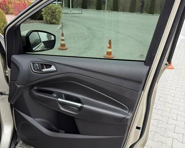 Бежевый Форд Эскейп, объемом двигателя 2 л и пробегом 118 тыс. км за 14000 $, фото 12 на Automoto.ua