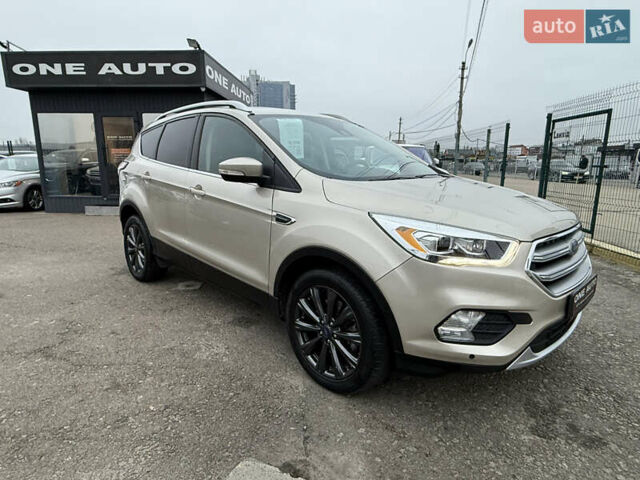 Бежевый Форд Эскейп, объемом двигателя 2 л и пробегом 128 тыс. км за 15990 $, фото 7 на Automoto.ua