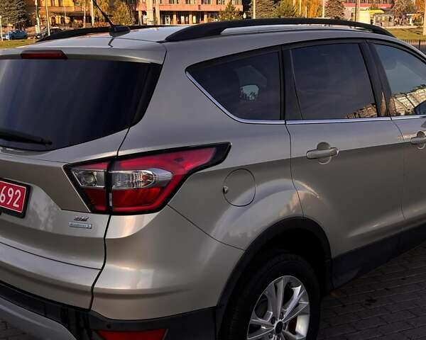 Бежевый Форд Эскейп, объемом двигателя 0 л и пробегом 164 тыс. км за 10899 $, фото 5 на Automoto.ua