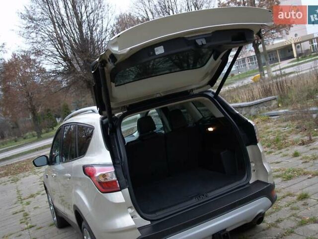 Бежевый Форд Эскейп, объемом двигателя 2 л и пробегом 141 тыс. км за 14900 $, фото 38 на Automoto.ua