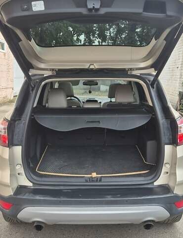 Бежевый Форд Эскейп, объемом двигателя 2 л и пробегом 178 тыс. км за 17000 $, фото 5 на Automoto.ua