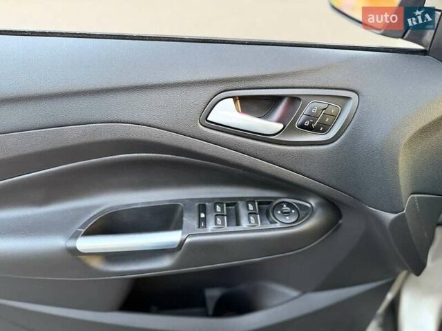 Бежевий Форд Ескейп, об'ємом двигуна 1.5 л та пробігом 38 тис. км за 13800 $, фото 19 на Automoto.ua