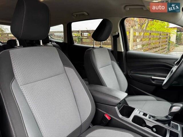 Бежевий Форд Ескейп, об'ємом двигуна 1.5 л та пробігом 57 тис. км за 13990 $, фото 31 на Automoto.ua