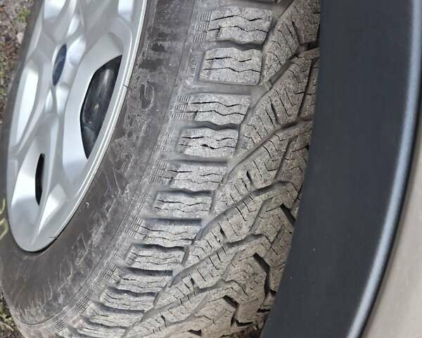 Бежевый Форд Эскейп, объемом двигателя 2.5 л и пробегом 117 тыс. км за 13200 $, фото 13 на Automoto.ua