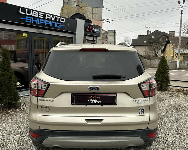 Бежевый Форд Эскейп, объемом двигателя 2 л и пробегом 126 тыс. км за 14400 $, фото 3 на Automoto.ua