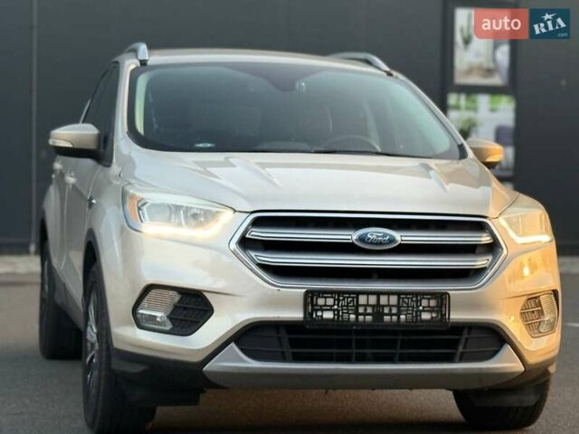 Бежевий Форд Ескейп, об'ємом двигуна 1.5 л та пробігом 38 тис. км за 13800 $, фото 1 на Automoto.ua