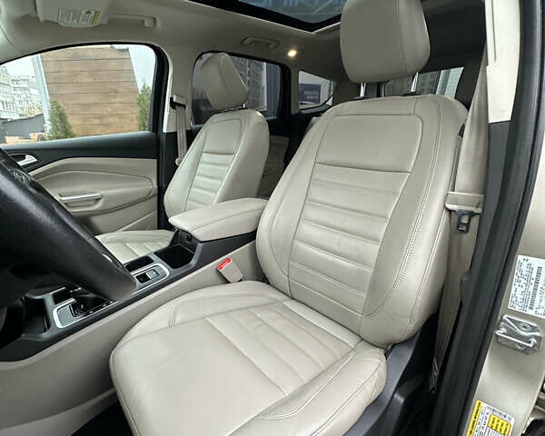 Бежевый Форд Эскейп, объемом двигателя 2 л и пробегом 126 тыс. км за 14400 $, фото 6 на Automoto.ua