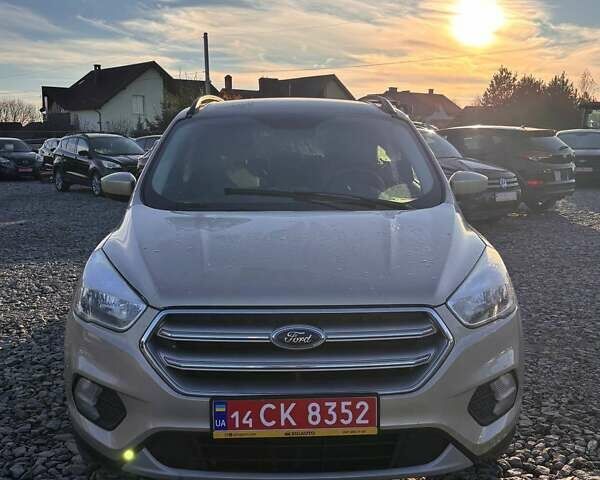 Бежевый Форд Эскейп, объемом двигателя 1.5 л и пробегом 238 тыс. км за 10499 $, фото 1 на Automoto.ua