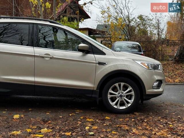 Бежевий Форд Ескейп, об'ємом двигуна 1.5 л та пробігом 57 тис. км за 13990 $, фото 3 на Automoto.ua