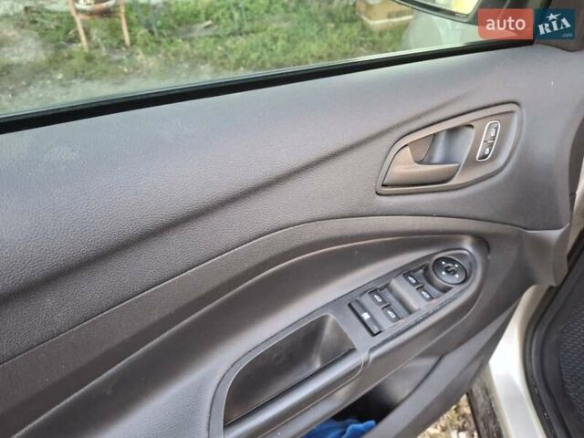 Бежевый Форд Эскейп, объемом двигателя 2.5 л и пробегом 117 тыс. км за 13200 $, фото 11 на Automoto.ua