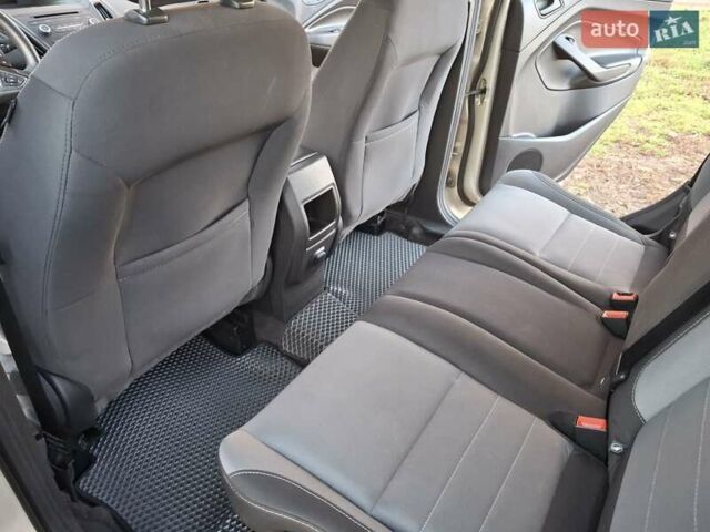 Бежевый Форд Эскейп, объемом двигателя 2.5 л и пробегом 117 тыс. км за 13200 $, фото 12 на Automoto.ua