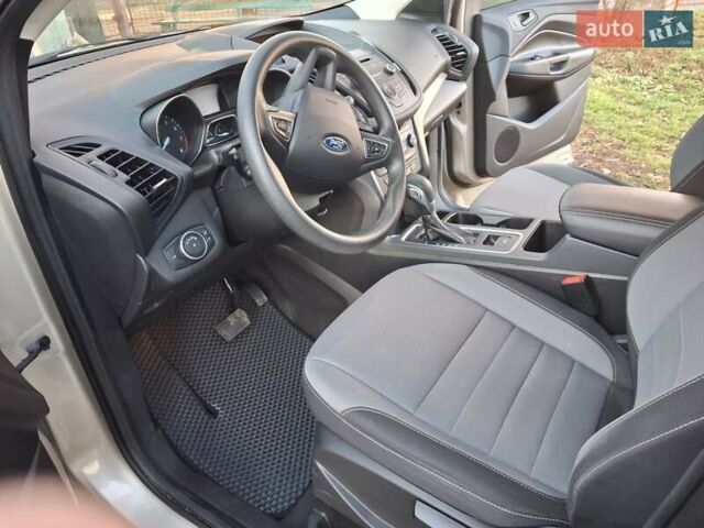 Бежевый Форд Эскейп, объемом двигателя 2.5 л и пробегом 117 тыс. км за 13200 $, фото 1 на Automoto.ua