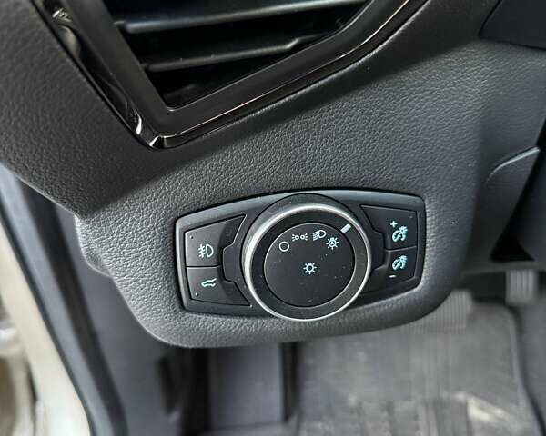 Бежевий Форд Ескейп, об'ємом двигуна 1.5 л та пробігом 38 тис. км за 13800 $, фото 32 на Automoto.ua