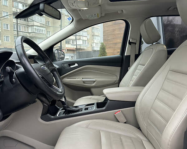 Бежевый Форд Эскейп, объемом двигателя 2 л и пробегом 126 тыс. км за 14400 $, фото 9 на Automoto.ua