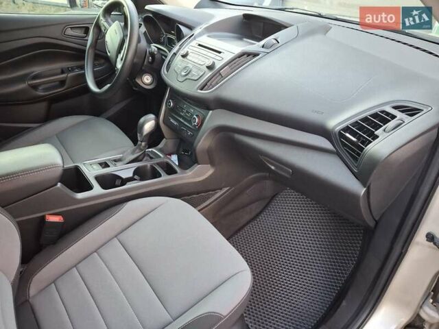 Бежевый Форд Эскейп, объемом двигателя 2.5 л и пробегом 117 тыс. км за 13200 $, фото 7 на Automoto.ua