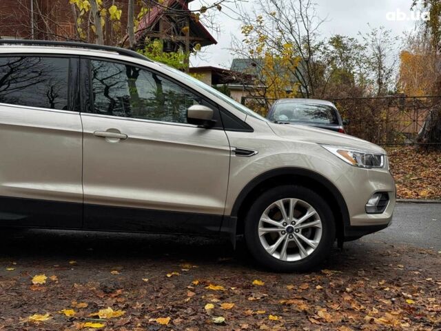 Бежевый Форд Эскейп, объемом двигателя 1.5 л и пробегом 57 тыс. км за 13990 $, фото 3 на Automoto.ua