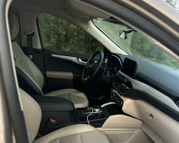 Бежевый Форд Эскейп, объемом двигателя 1.5 л и пробегом 72 тыс. км за 19300 $, фото 5 на Automoto.ua