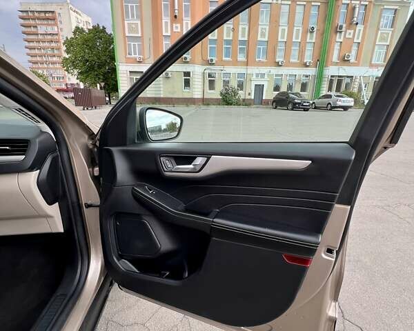 Бежевий Форд Ескейп, об'ємом двигуна 1.5 л та пробігом 40 тис. км за 18900 $, фото 11 на Automoto.ua